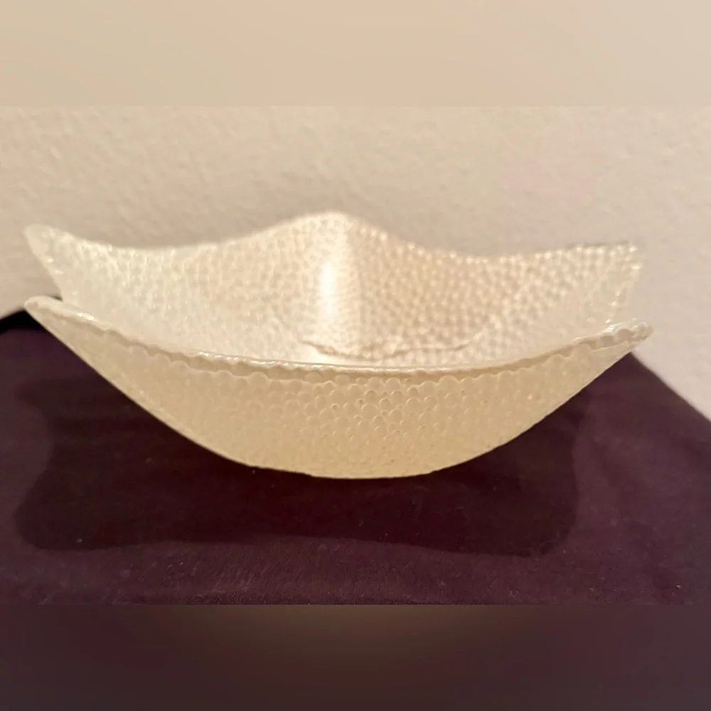 Akcam Turkey pearlescent 8” starfish bowl. - Picture 6 of 15